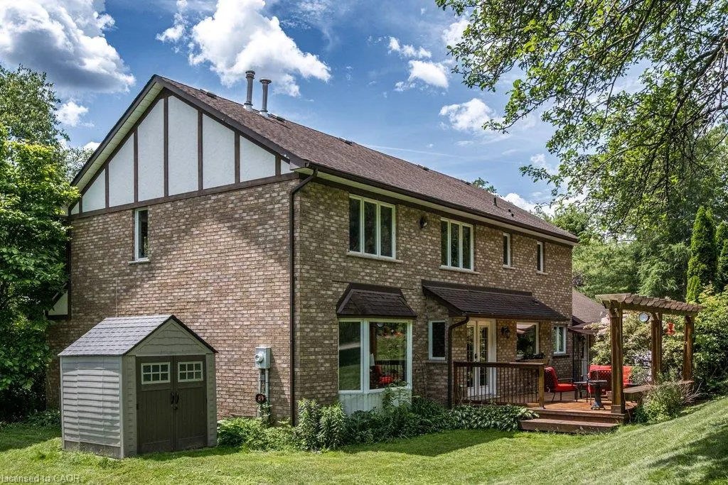 1 Kusins Court