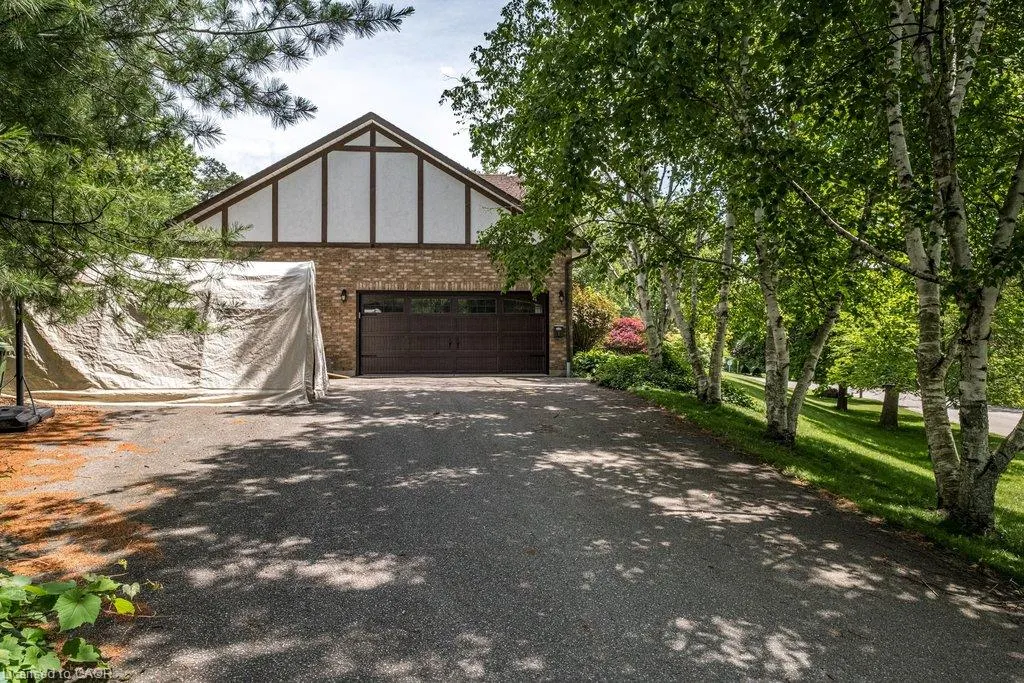 1 Kusins Court