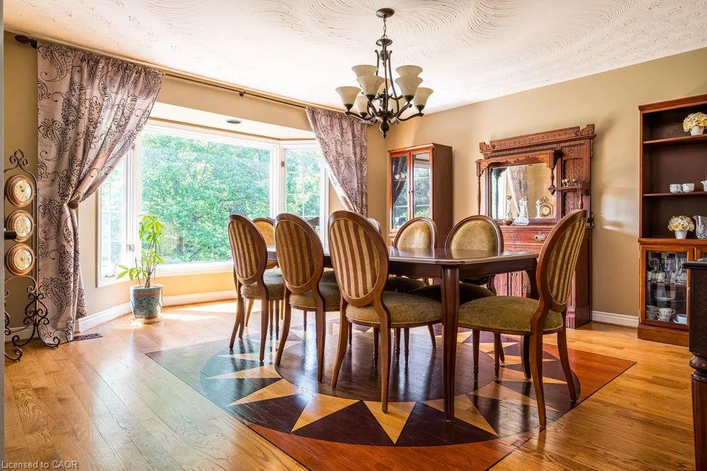 1 Kusins Court