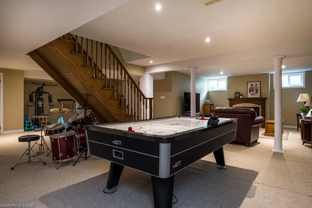 1 Kusins Court