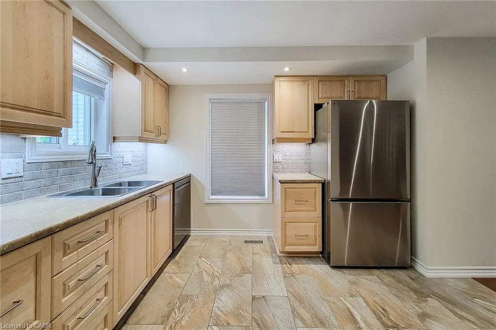 319 King Street W