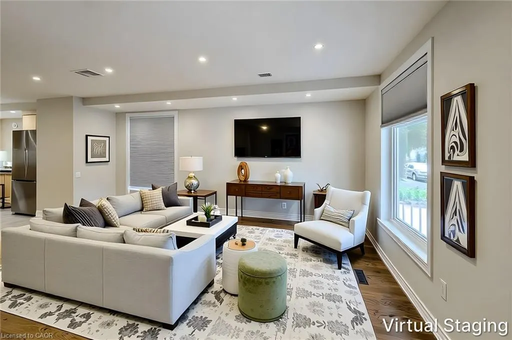 319 King Street W