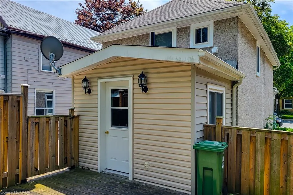 319 King Street W