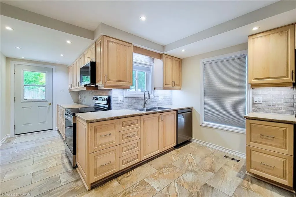 319 King Street W