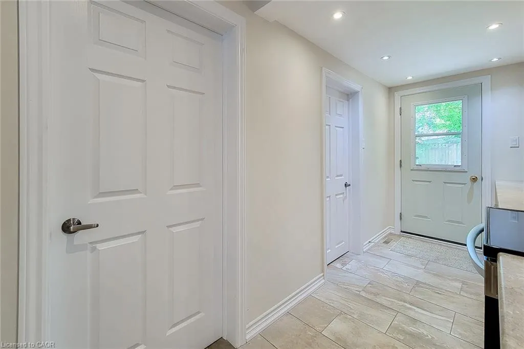 319 King Street W