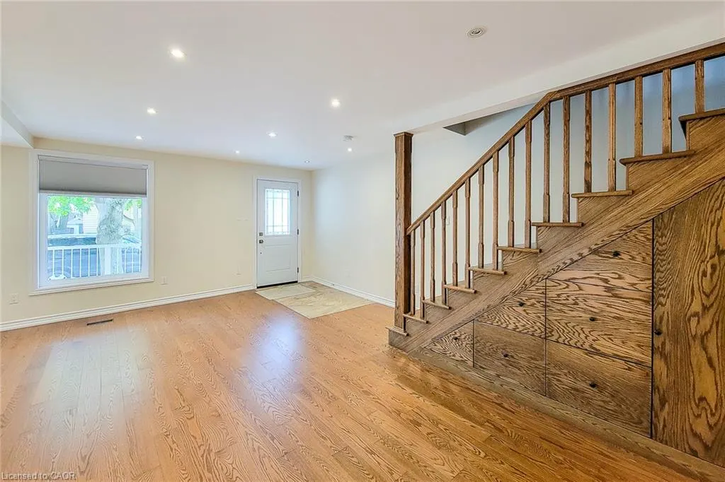 319 King Street W