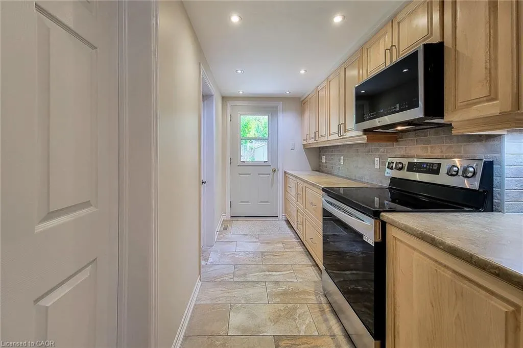 319 King Street W