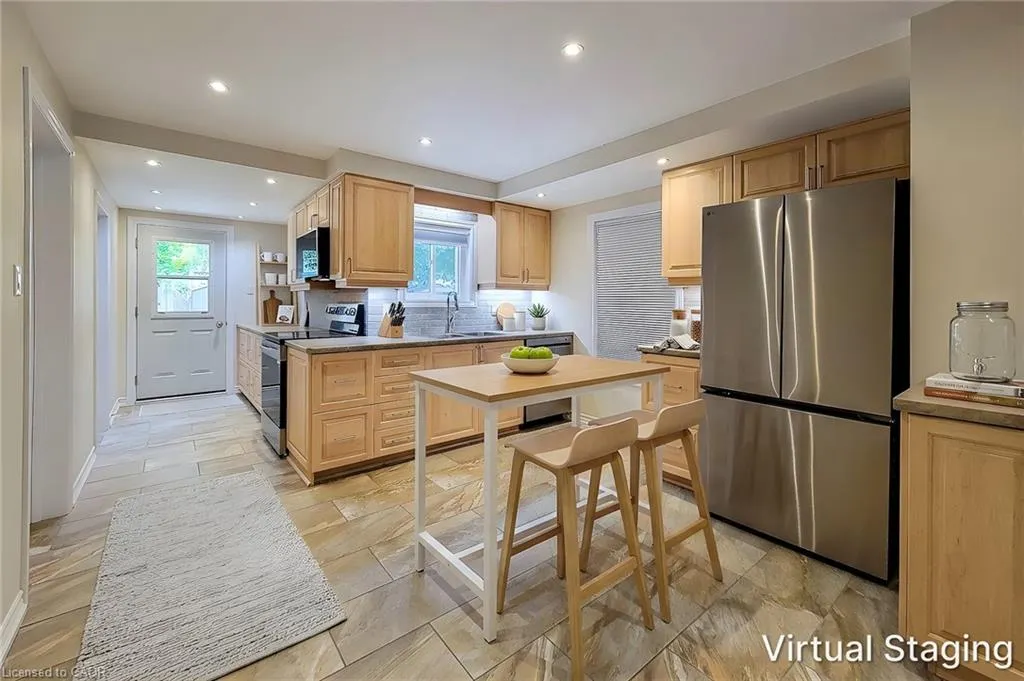 319 King Street W
