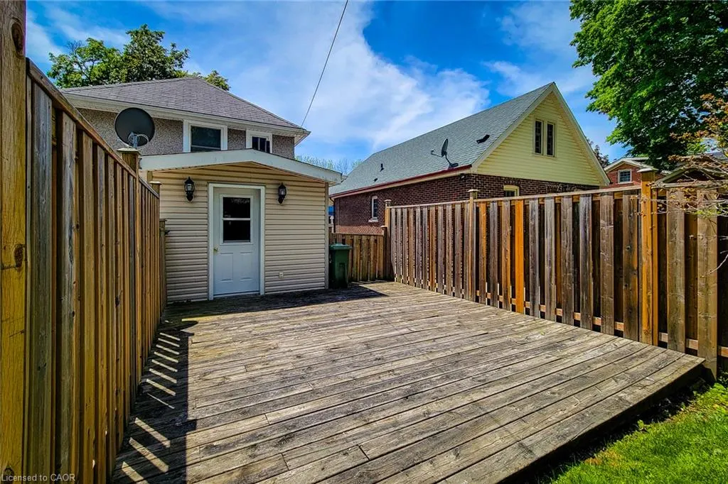 319 King Street W
