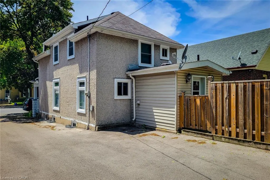 319 King Street W