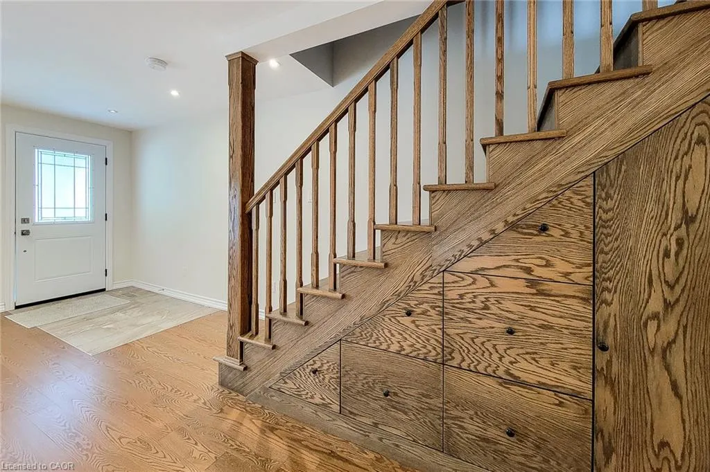 319 King Street W