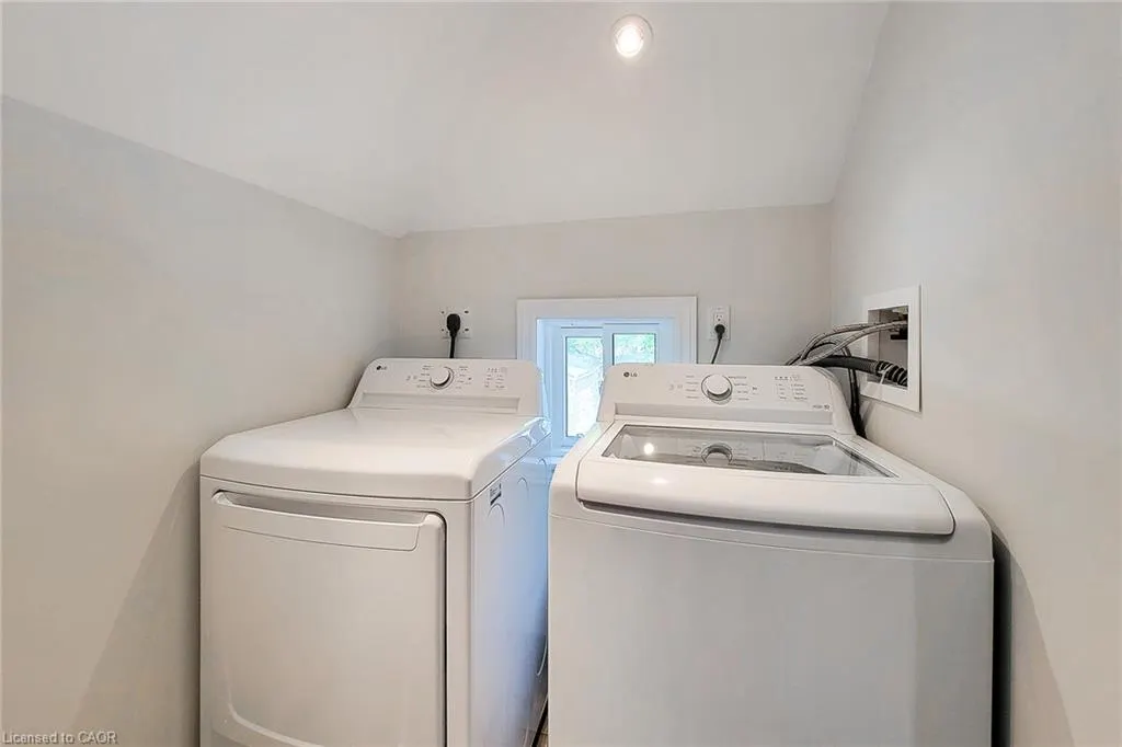 319 King Street W