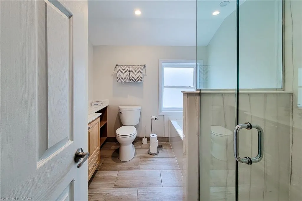 319 King Street W