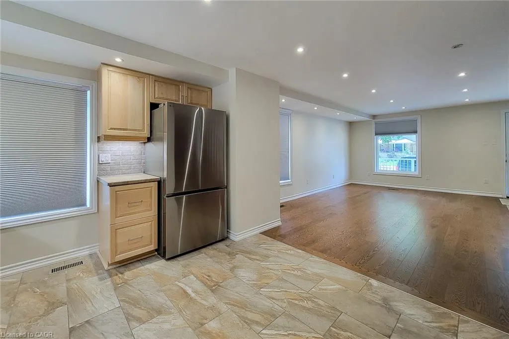 319 King Street W