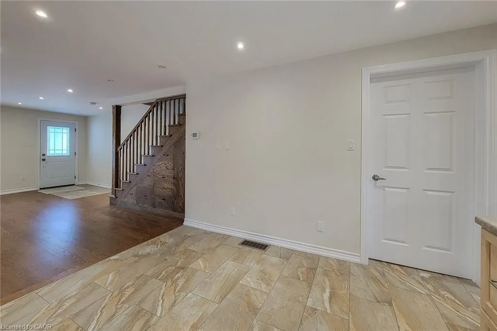 319 King Street W