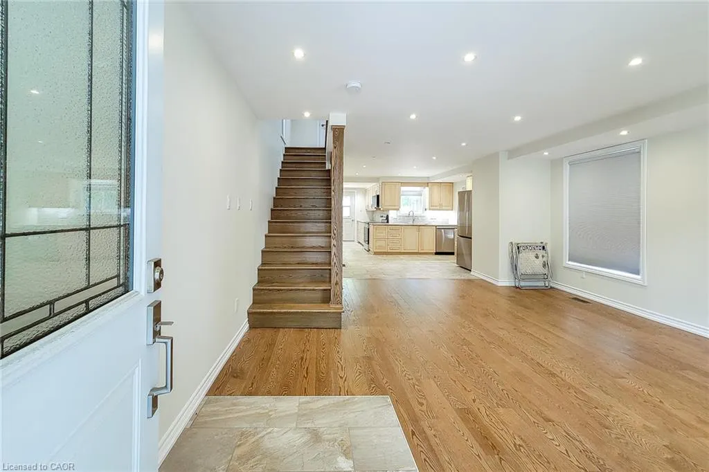 319 King Street W