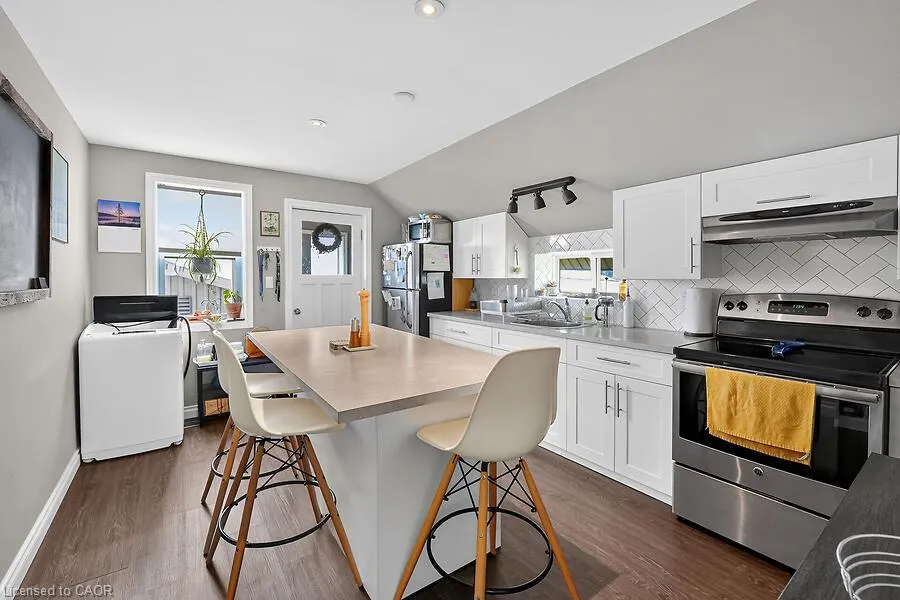 591 Main Street W
