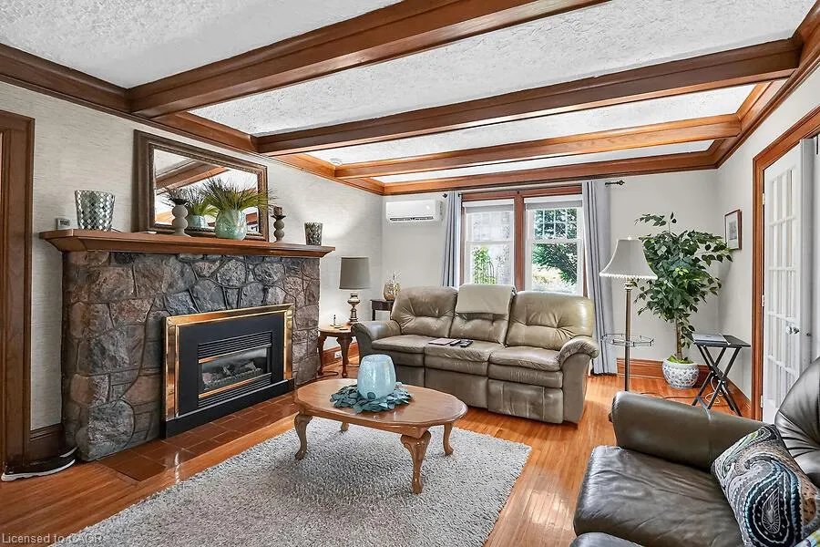591 Main Street W