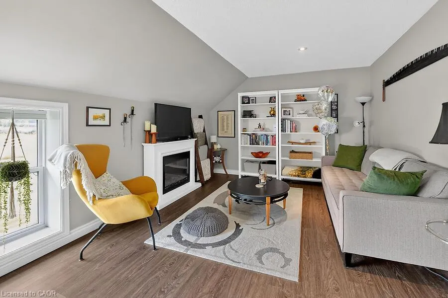 591 Main Street W
