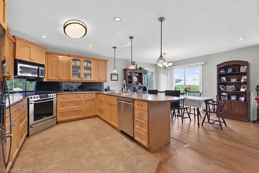 591 Main Street W