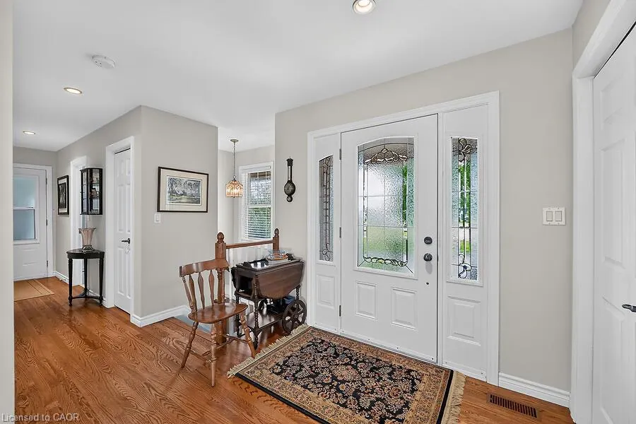 591 Main Street W