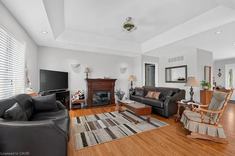591 Main Street W