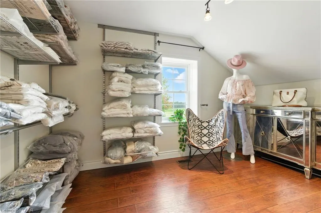 437 6th Concession Road E