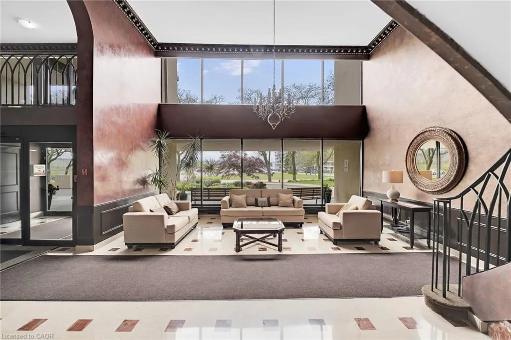 301 Frances Avenue #907
