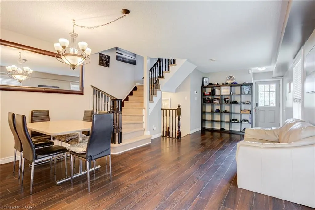33 Slater Court