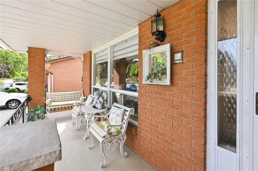 83 Oakridge Drive