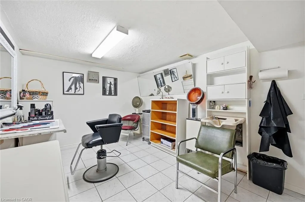 83 Oakridge Drive