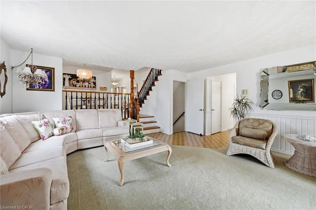 83 Oakridge Drive