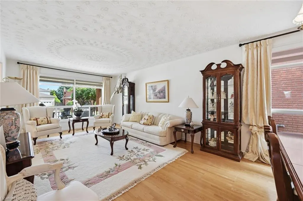 83 Oakridge Drive