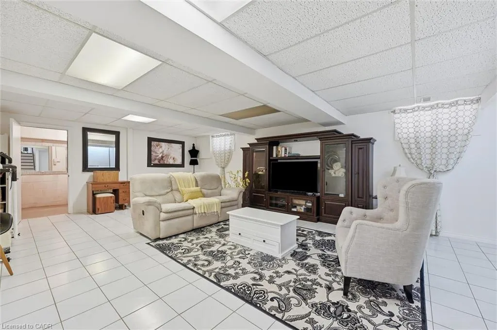 83 Oakridge Drive