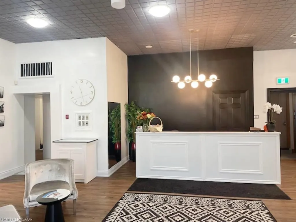 19 King Street W