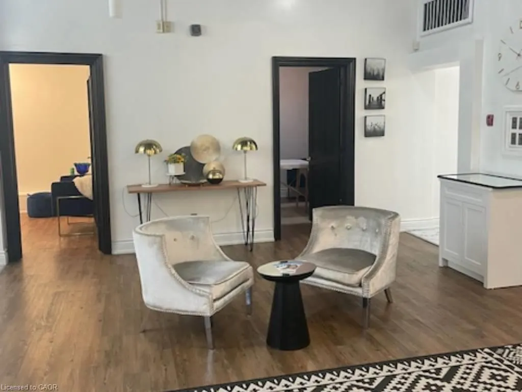19 King Street W