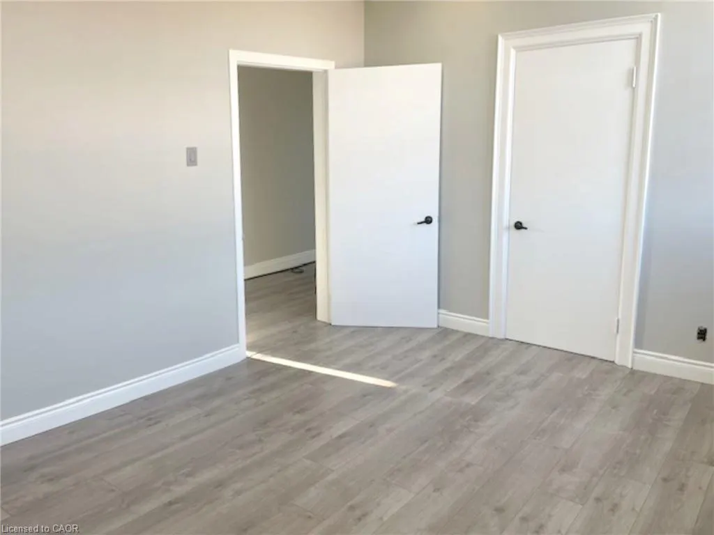 19 King Street W