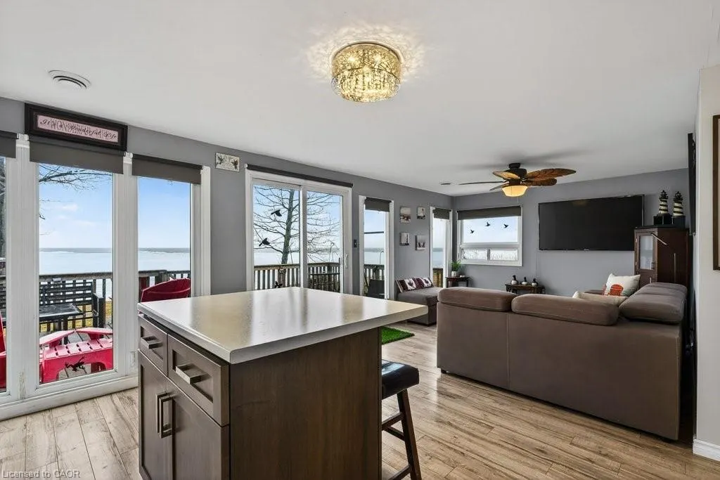 1115 New Lakeshore Road
