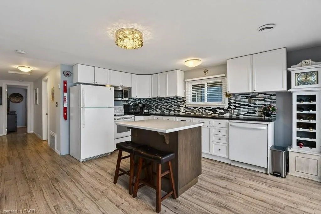 1115 New Lakeshore Road