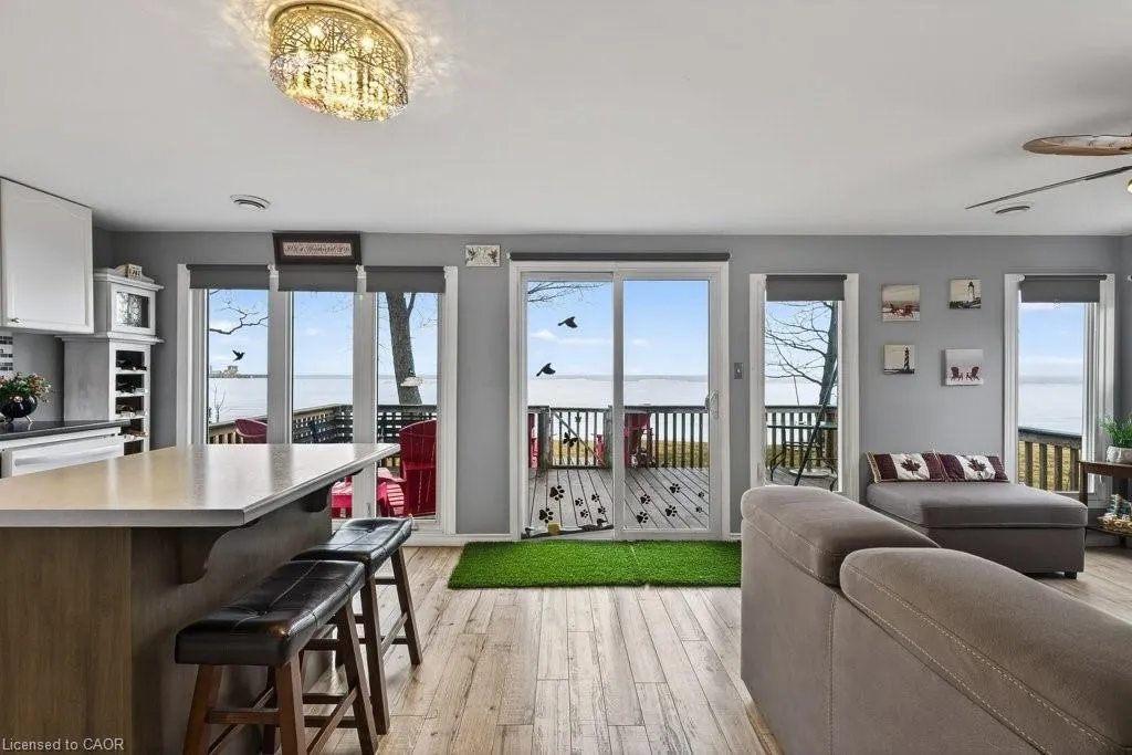 1115 New Lakeshore Road