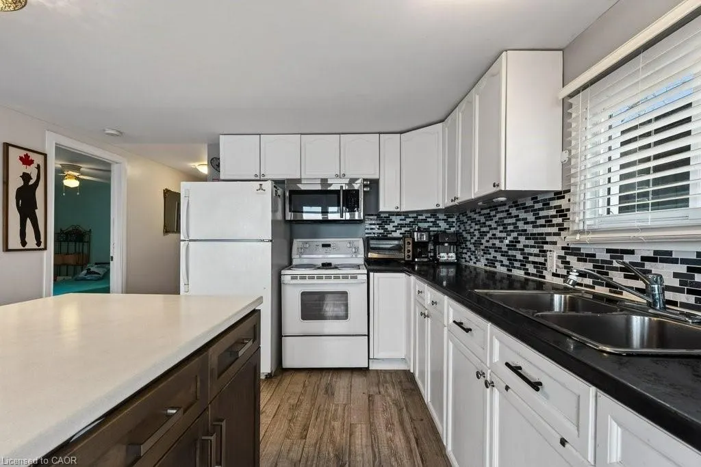 1115 New Lakeshore Road