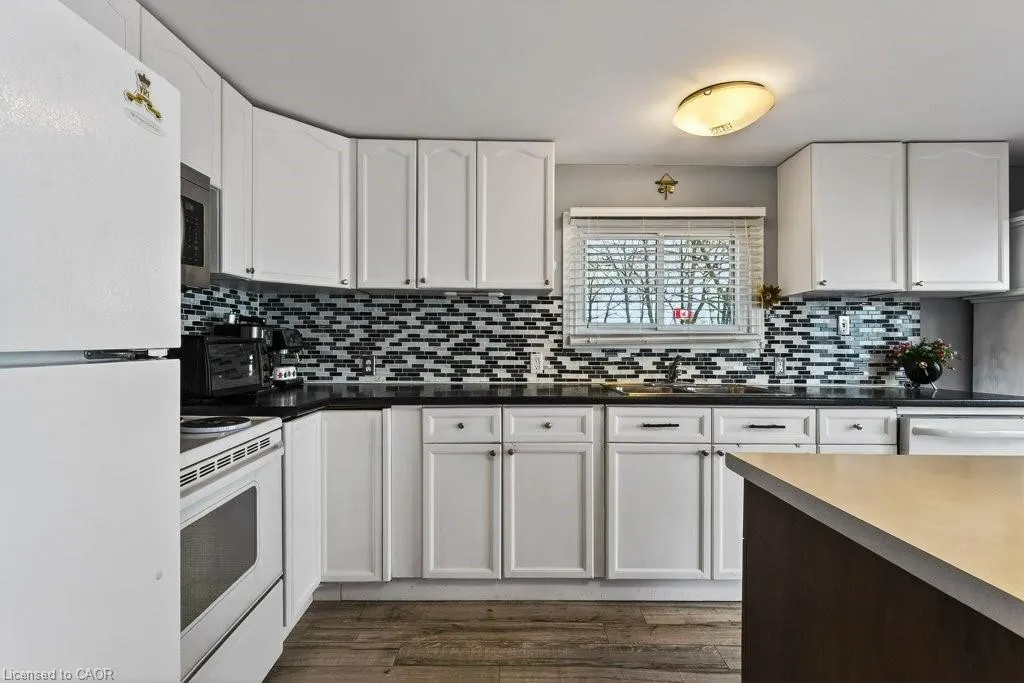 1115 New Lakeshore Road