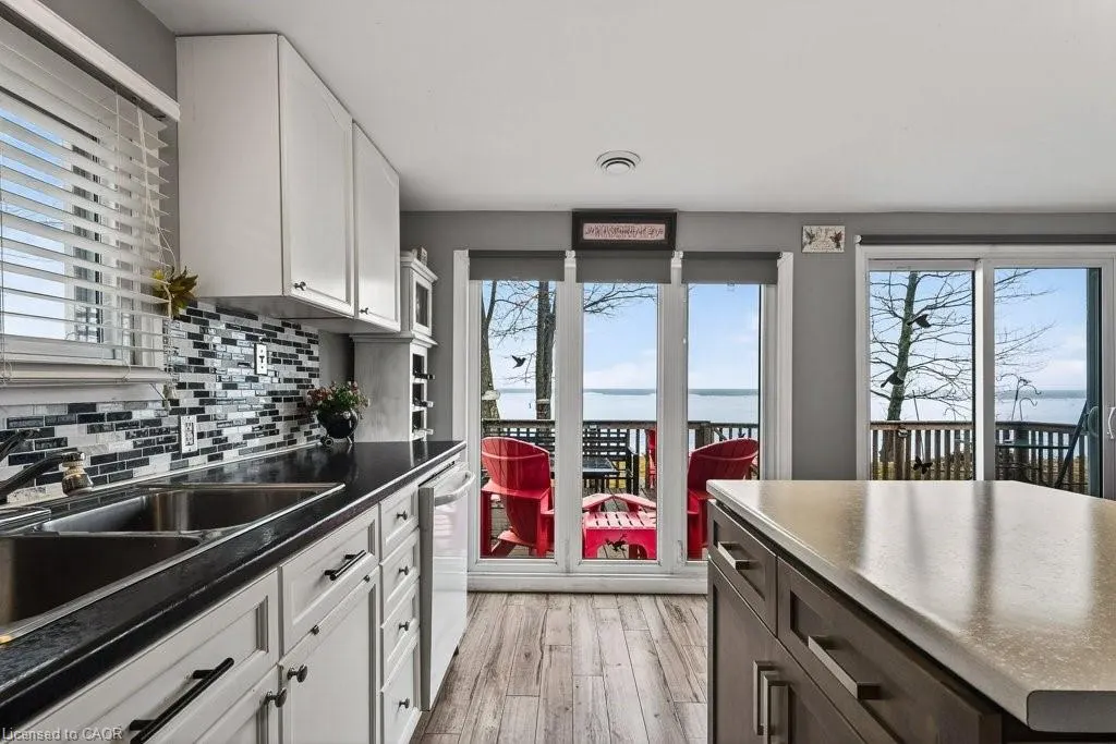 1115 New Lakeshore Road