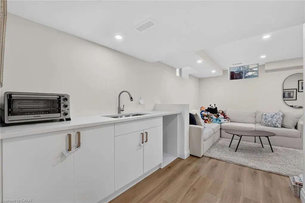 19 Willow Lane