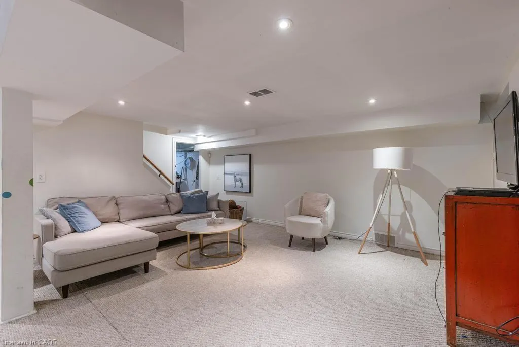 27 Arcade Crescent
