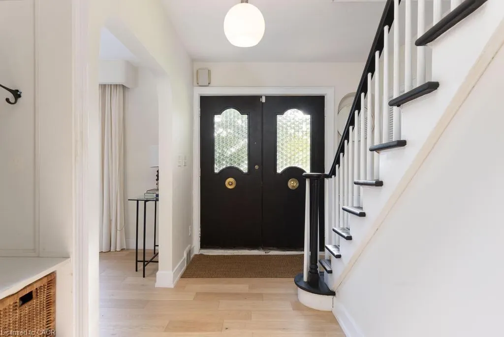 27 Arcade Crescent