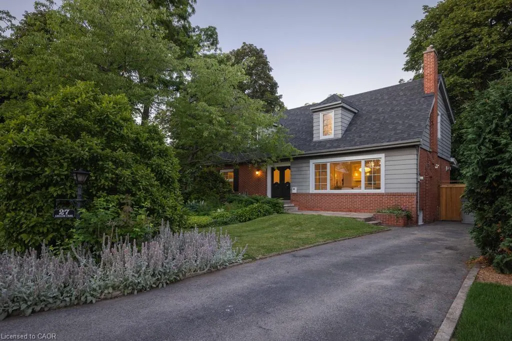 27 Arcade Crescent