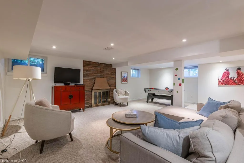 27 Arcade Crescent