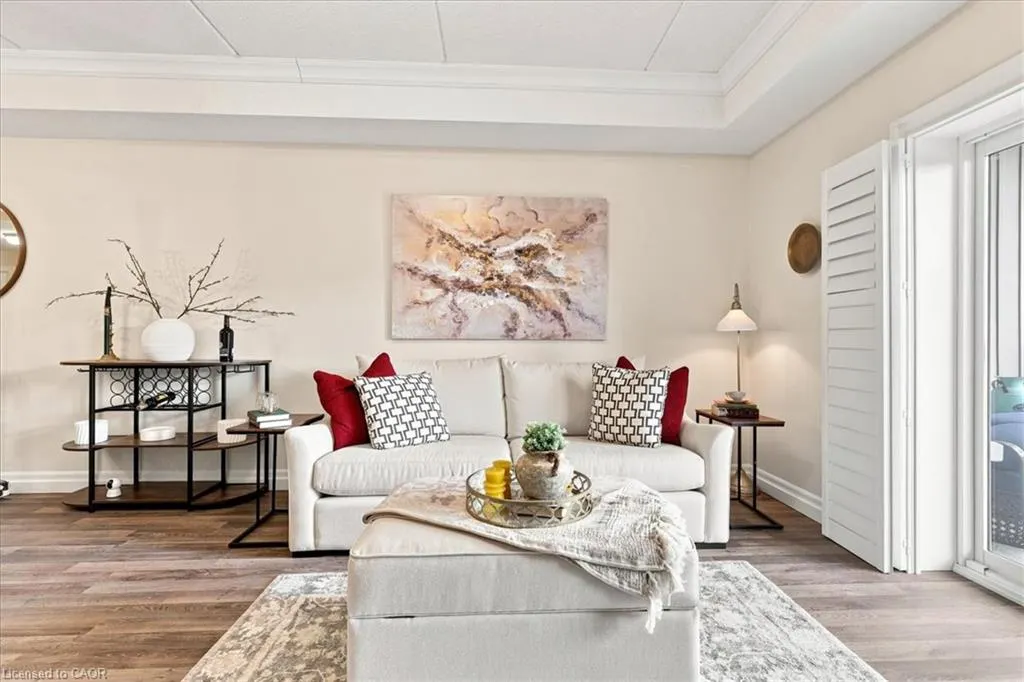 23 Stumpf Street #206