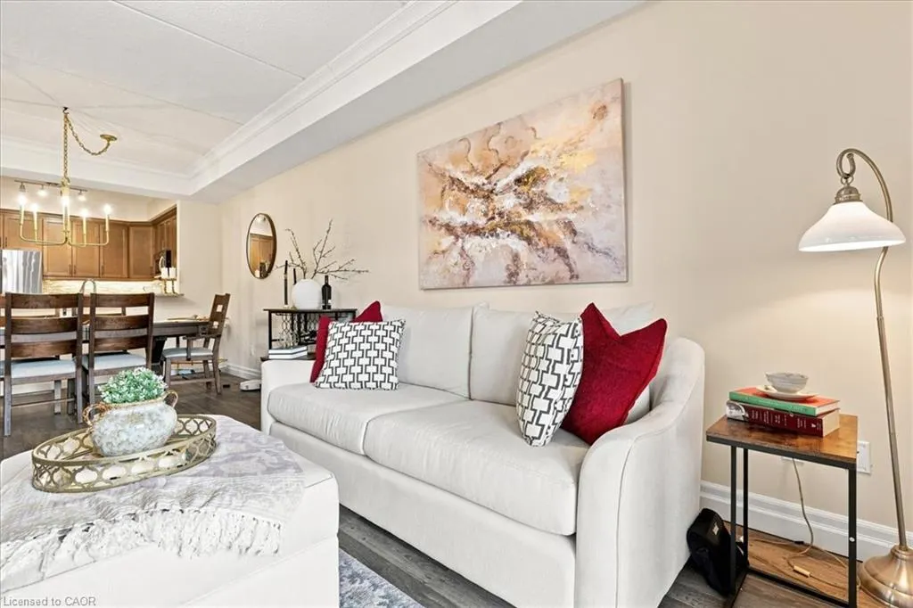 23 Stumpf Street #206